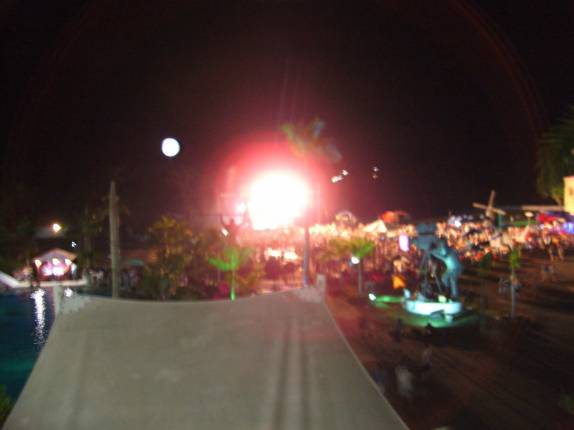 Show do The Hall Effect no hotel Paraíso, em Girardot, na Colômbia